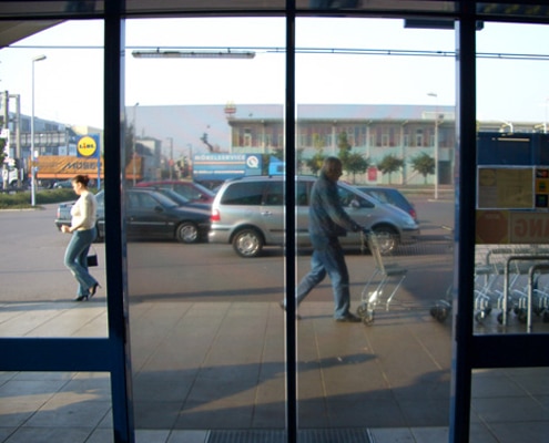 Microperforé autocollant vitre et vitrine de magasins et voitures